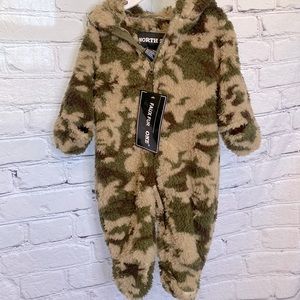 North Zone Camo Fleece Sherpa One Piece Footed Hooded Outerwear Size 3/6 Months